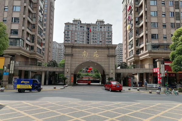 六套人行廣告通道門(mén)入駐楚都御園