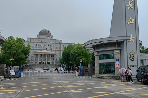 長(zhǎng)江大學(xué)南校區(qū)車(chē)牌識(shí)別門(mén)禁、人行通道閘